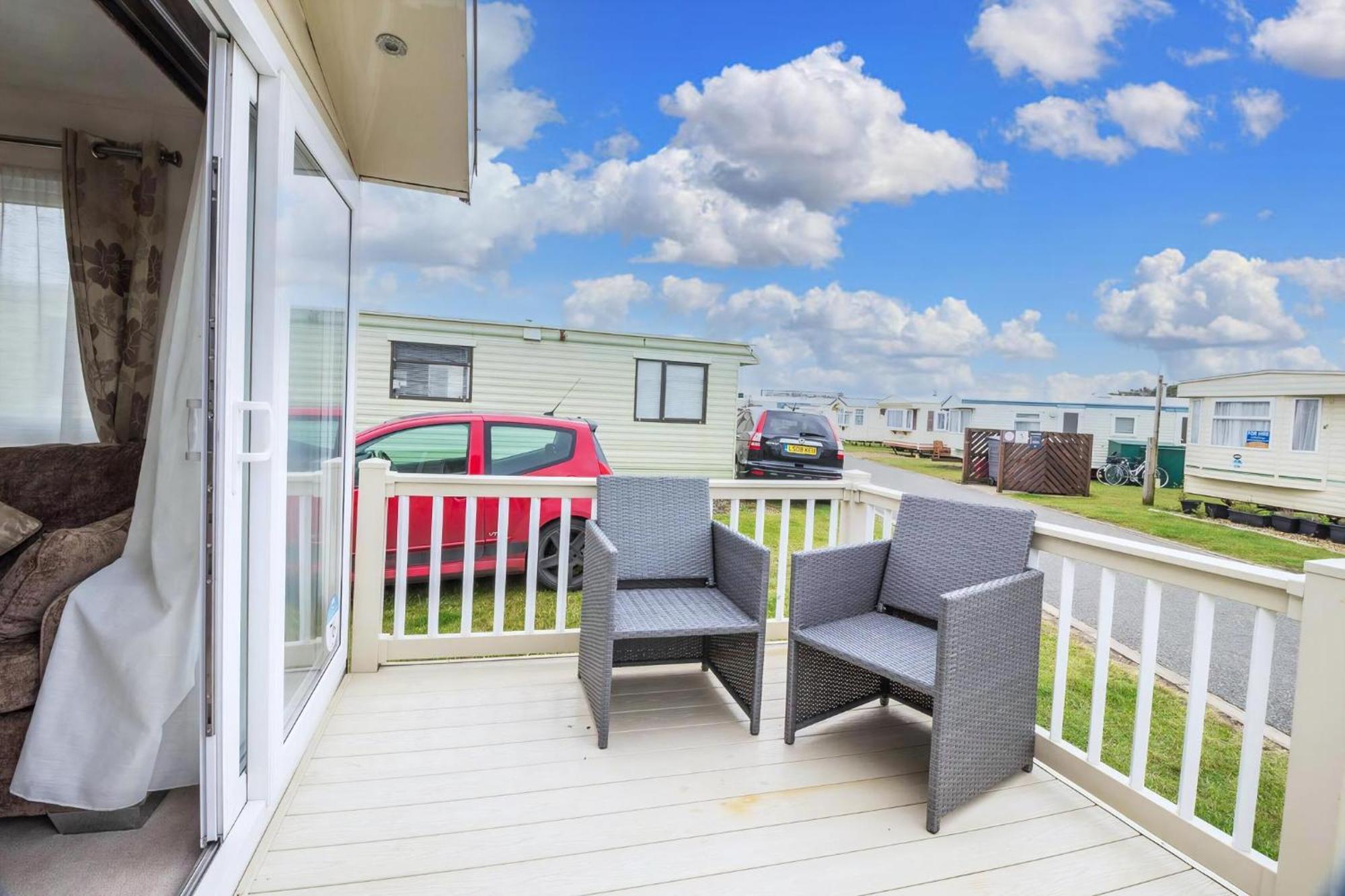 Beautiful 6 Berth Caravan By The Beach In Suffolk Ref 40076Nd Лоустофт Экстерьер фото