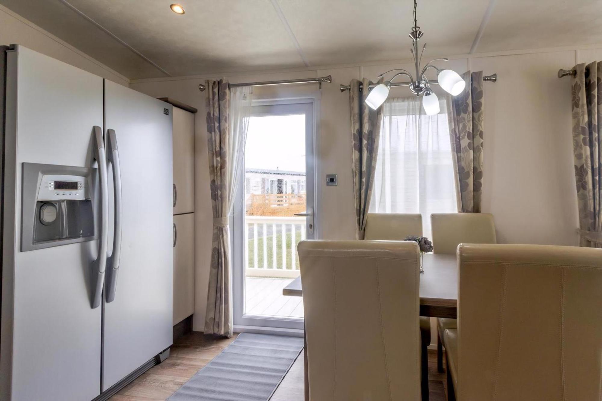 Beautiful 6 Berth Caravan By The Beach In Suffolk Ref 40076Nd Лоустофт Экстерьер фото